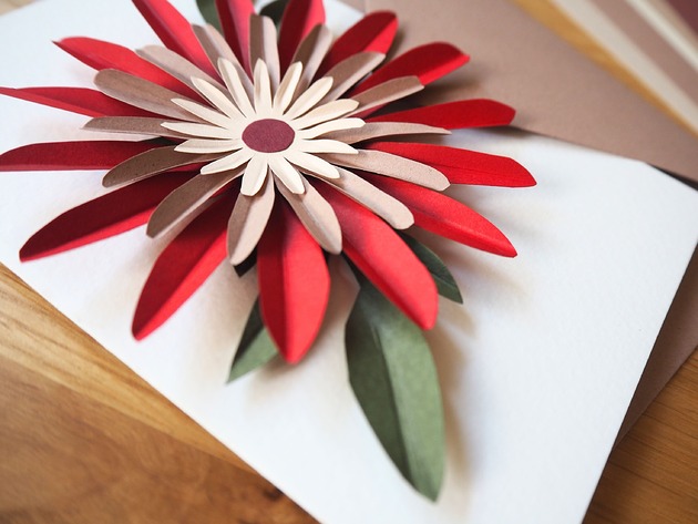kartki scrapbooking Kartka z papierowym kwiatem bordo