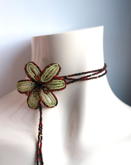 chokery Brązowo-pistacjowa lilia - naszyjnik choker