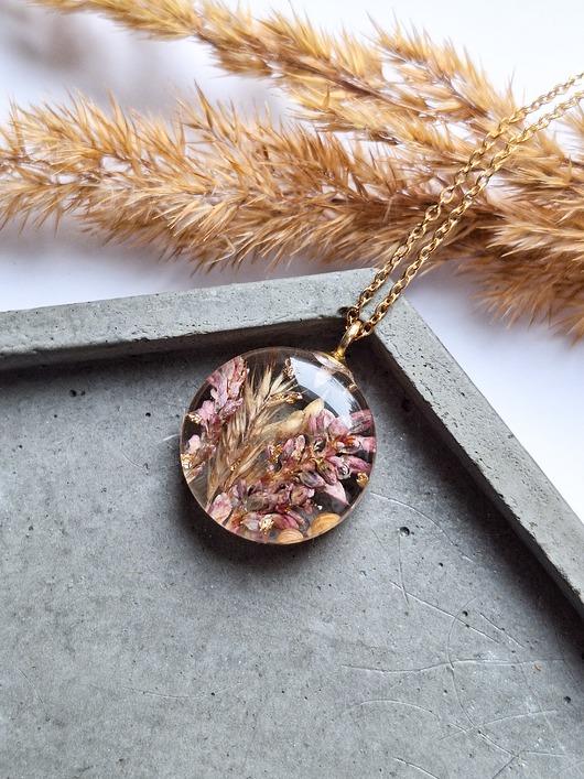 wisiory Wisiorek z żywicy suszone kwiaty polne