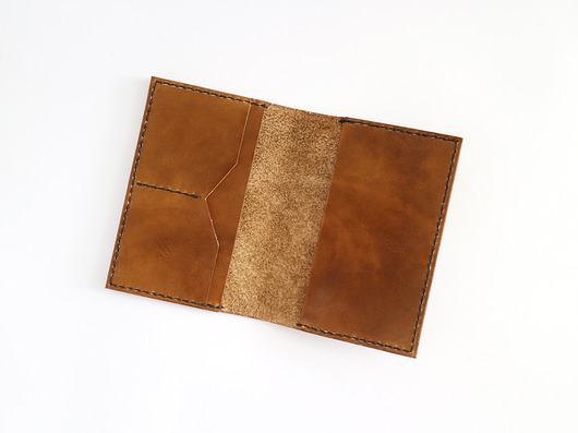 Brązowa skórzana okładka na paszport i karty Kris And Leather