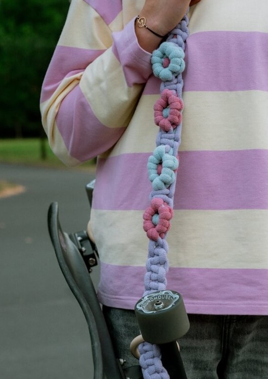 akcesoria różne Makramowy pasek w kwiatki na deskorolkę / matę