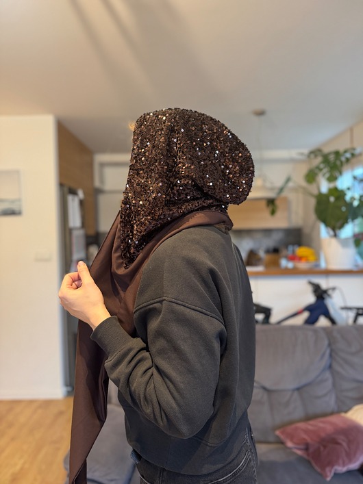 czapki damskie Cekinowy Tulik/kaptur czekolada