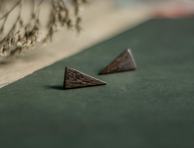 kolczyki drewniane Drewniane kolczyki - hebanowe