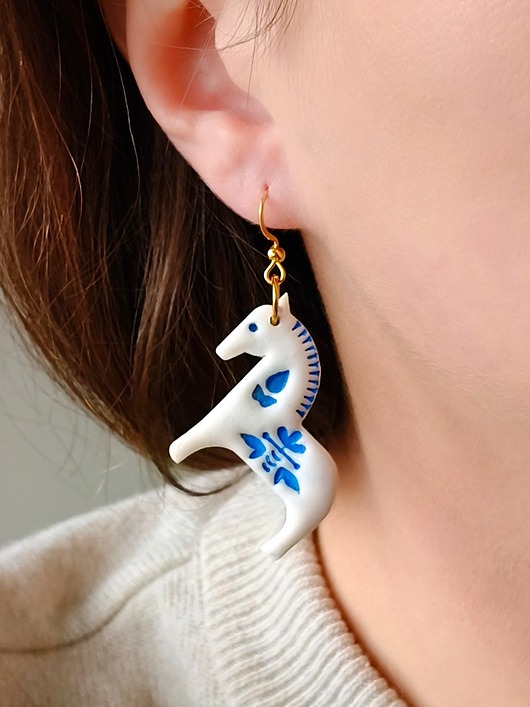 kolczyki z masy plastycznej Kolczyki wiszące z koniem rustykalna biżuteria prezent dla miłośnika natury