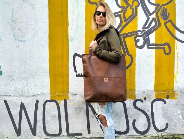 Brązowa zamszowa torebka shopper Karolina Audycka