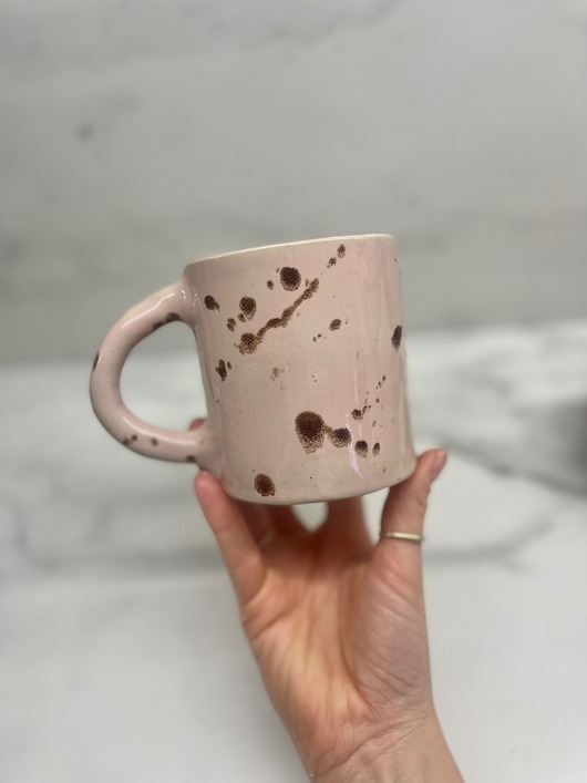 kubki i filiżanki Ceramiczny Kubek Handmade 380 ml Różowy w Brązowe Ciapki