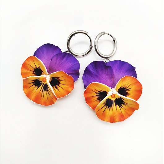 kolczyki z masy plastycznej Kolczyki bratki fioletowe pomarańczowy wiszące, kwiaty z gliny polimerowej