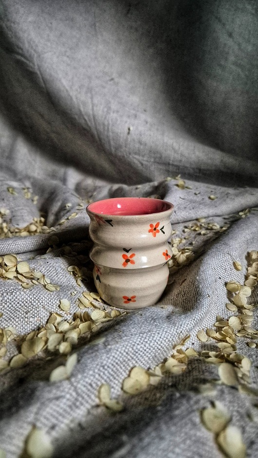 kubki Kubeczek wiosenny, czarka retro w małe kwiaty, kolorowa czarka kwiecista