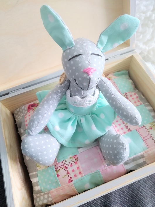 Króliczek w skrzyneczce Prezent LalaShop