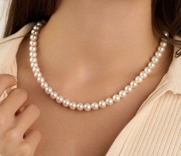 chokery Naszyjnik z białych pereł 10mm oraz srebra 925 pozłacanego