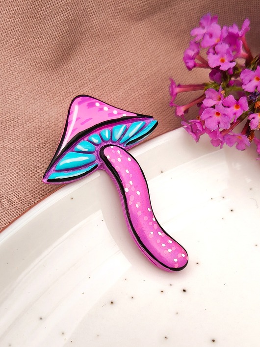 przypinki Pin z grzybem, akcesoria z grzybami, fioletowy grzyb, magiczny grzyb, boho