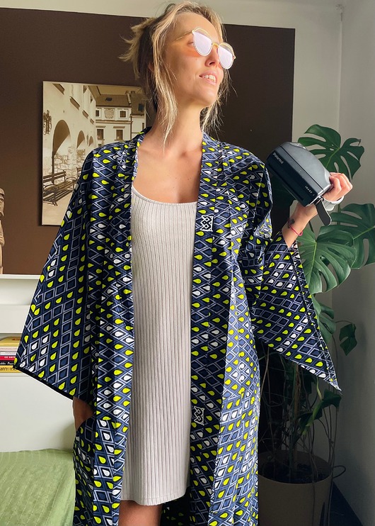 sukienki mini damskie Szare kimono w limonkowe krople