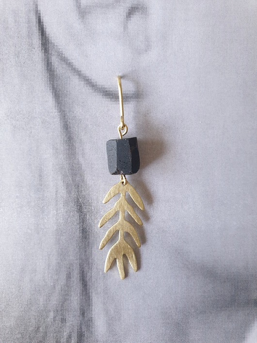 kolczyki z mosiądzu Kolczyki GARDEN OF EDEN czarny turmalin, mosiądz, iście długie złote