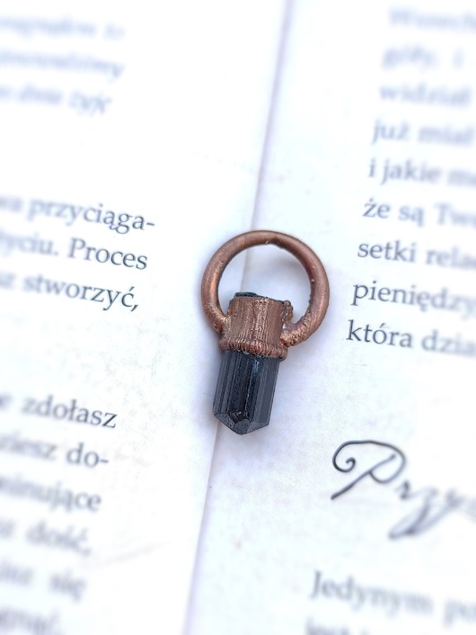 wisiory Czarny turmalin wisior miedziany IV