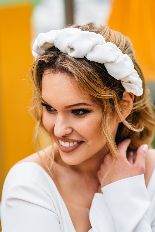 Ślubne ozdoby do włosów Biała opaska White Loves