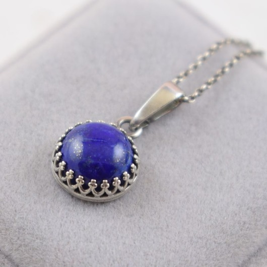 Lapis lazuli w koronkach II - wisior Sunflower Kornelia Kubinowska