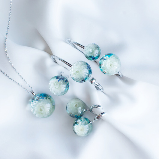 komplet biżuterii Zamówienie indywidualne: Zestaw biżuterii z kompozycjami kwiatowymi.