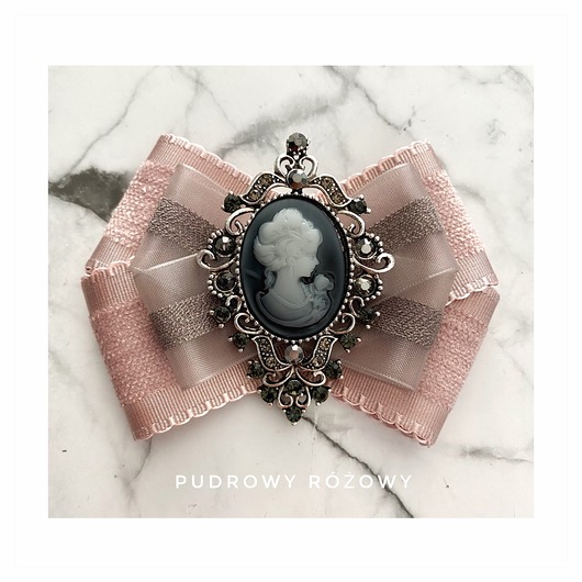 broszki Brosza Pudrowa  z tiulem Kamea NEW