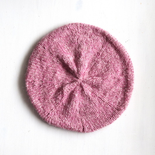 czapki damskie Różowo - beret w stylu francuskim