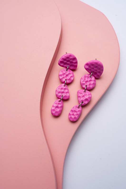 kolczyki z masy plastycznej Wiszące kolczyki łańcuszki z fakturą