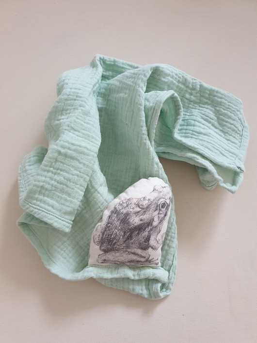 kocyki, kołderki, pościel dla dzieci Pieluszka  z muślinu z żabką, przytulanka pistacjowy
