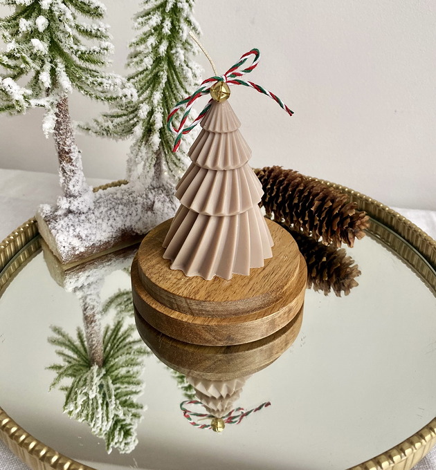 świeczniki i świece Świeca ekologiczna sojowa dekoracyjna "Christmas Tree " 88x64mm