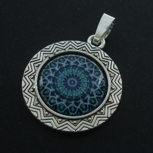 Wisiorek Mandala Wewnętrznego Spokoju Iris Szarooka