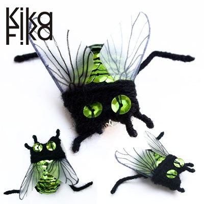 elagancka mucha BZZZzzz Kika Fika