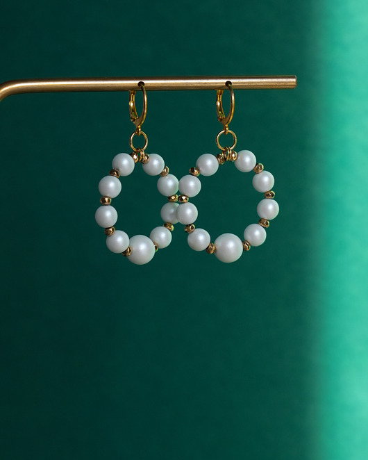 kolczyki ceramiczne Białe kolczyki koła z satynowymi perłami ceramicznymi