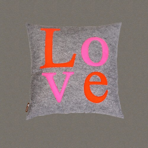 Poduszka &quot;Love&quot; pomarańczowo-różowe Lilyshop
