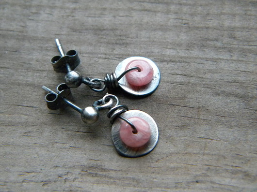 kolczyki wire wrapping maleńkie z rodochrozytem
