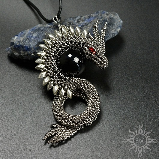wisiory Avness II, wisior ze smokiem, beading