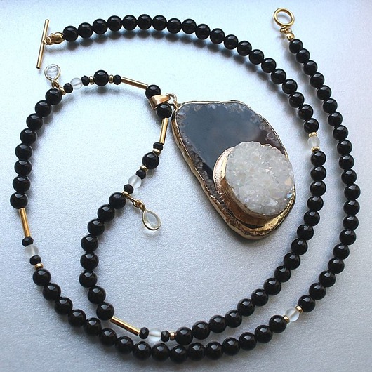 złote naszyjniki Naszyjnik z onyksem, spinelem i kryształem górskim - Transformacja energii