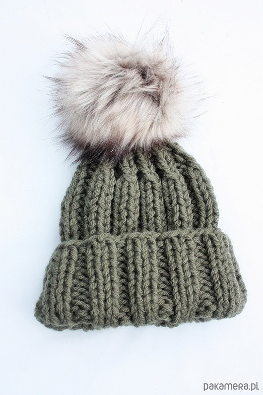 czapki damskie Zielona czapka beanie  z pomponem