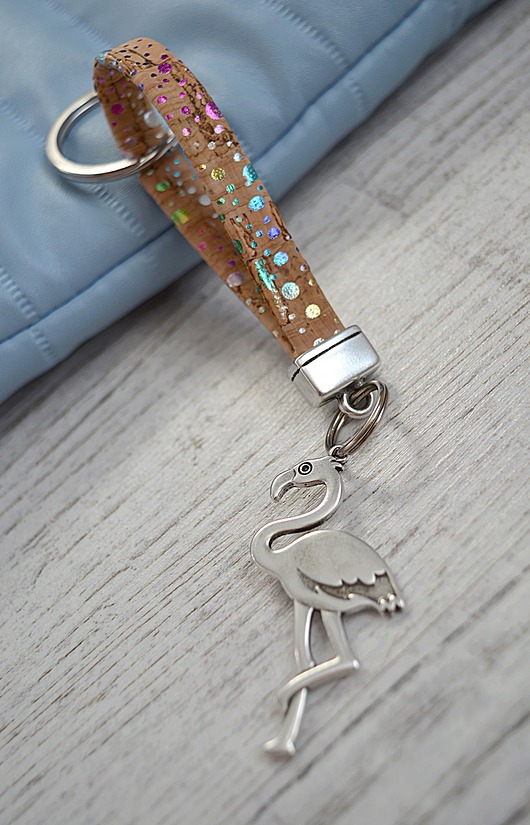 BRELOK DO KLUCZY Z KORKA FLAMINGO multicolor Beezoo