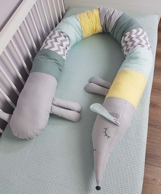 akcesoria do łóżeczek Poduszka ochraniacz do łóżeczka wałek (03)