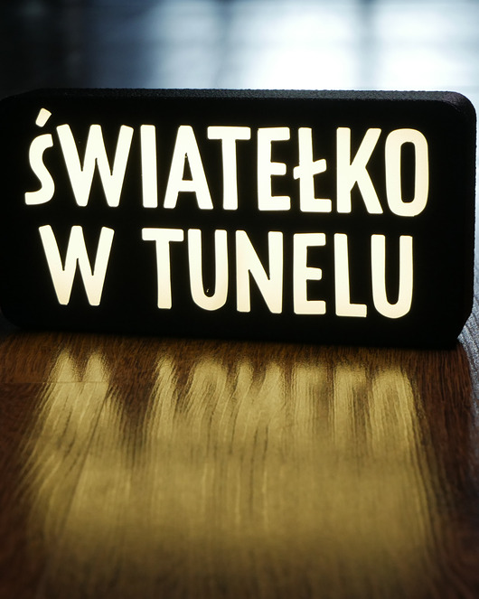 dekoracje świetlne Lampka z napisem ŚWIATEŁKO W TUNELU