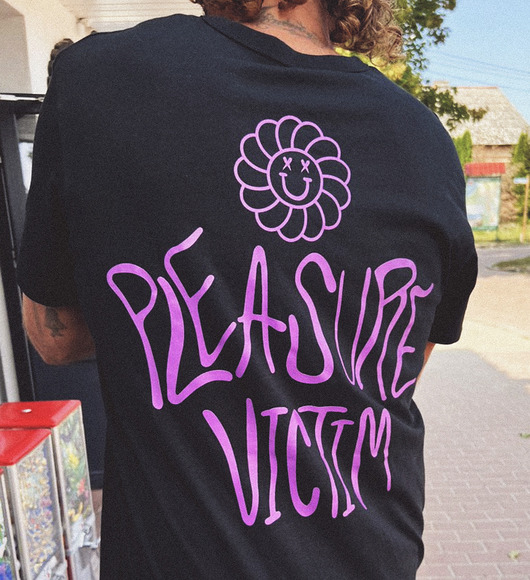 t-shirty męskie Czarny Przedłużany T-shirt Pleasure Victim