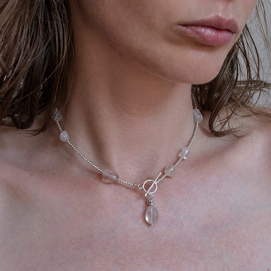 chokery Srebrny choker z przezroczystym kwarcem. Krople deszczu