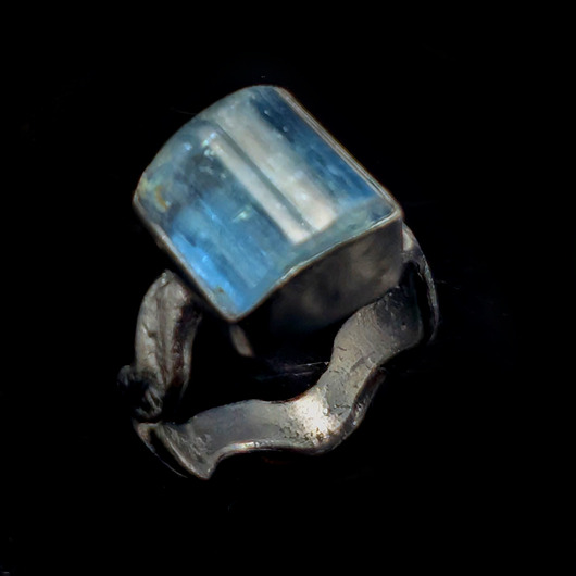 pierścionki srebrne Pierścionek akwamaryn i srebrna fala