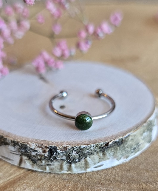 pierścionek z żywicy Pierścionek srebrny zielone oczko zielony minimalistyczny żywica brokatowy