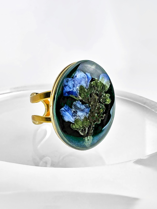 pierścionek z żywicy Zielony pierścionek z niezapominajką