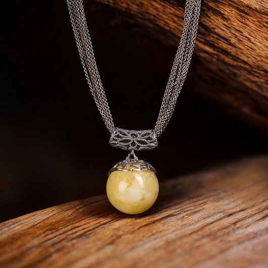 srebrne naszyjniki Naszyjnik srebrny z bursztynową kulką