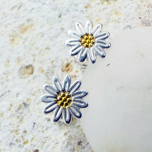 kolczyki srebrne Srebrne kolczyki kwiaty, delikatne  sztyfty kwiatki, stokrotka