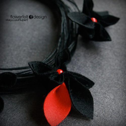 Czarne z Czerwonym  -Biżuteria Autorska FlowerFelt Design