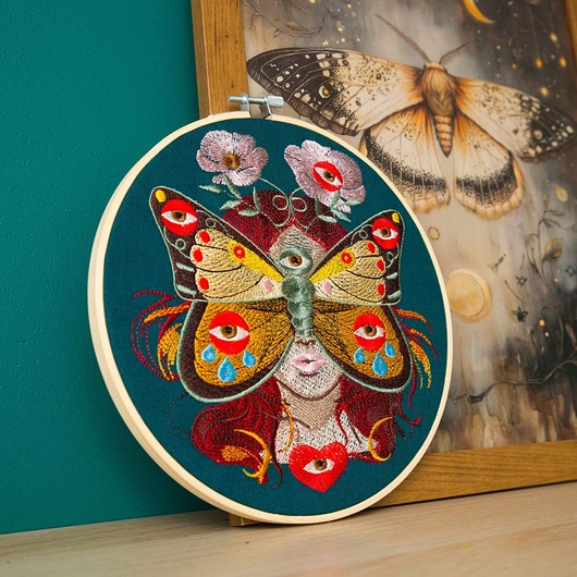 Ozdoby na ścianę Madame Butterfly green, haft w tamborku 20 cm