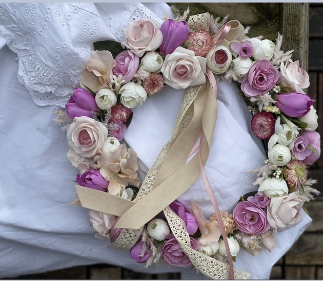 Wianeczek z koronkową wstążką Rosa