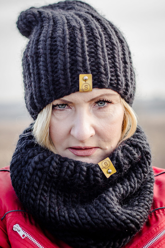 czapki damskie WOOLY Komplet zimowy wełniana czapka i komin czarny