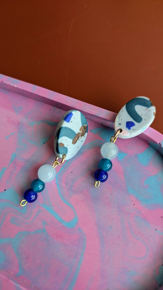 kolczyki z masy plastycznej Kolczyki wiszące z koralikami