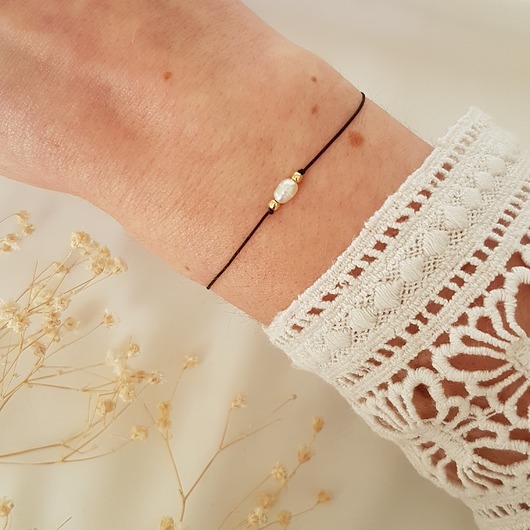 czarna nitka z perłą LEI handmade 